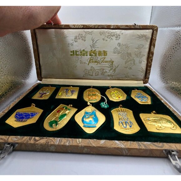 VTG Peking Enamel Pendants from the 1960s - 70s complete set of 10 in silk case - Picture 3 of 16